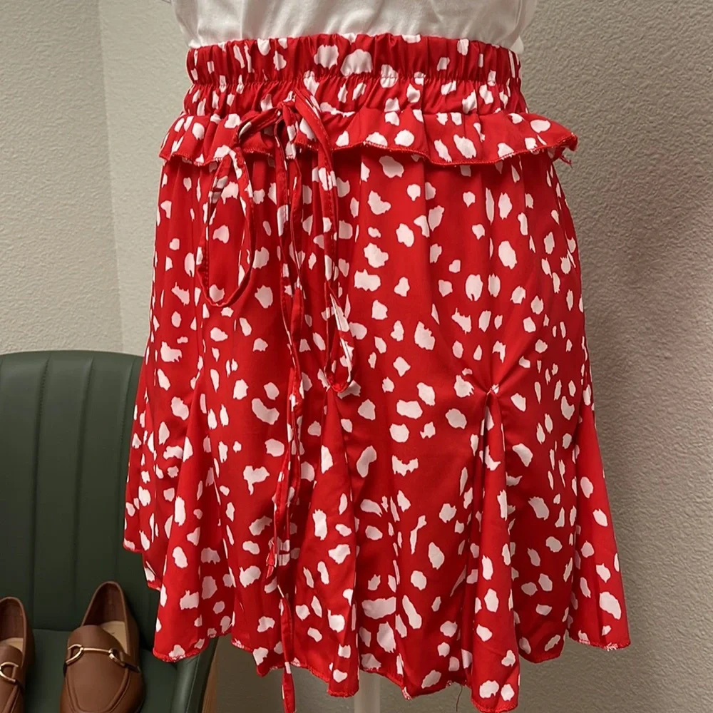 Red and white skirt - Picture 4 of 12